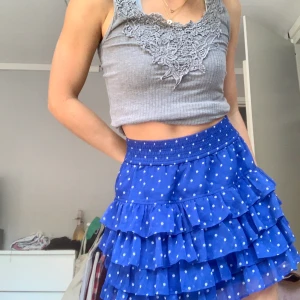 Prickig kjol - Jätte fin prickig kjol i storlek XS/S. 