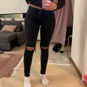 Jeans - Ge förslag på pris. Svarta Jean i stretch material från Only.