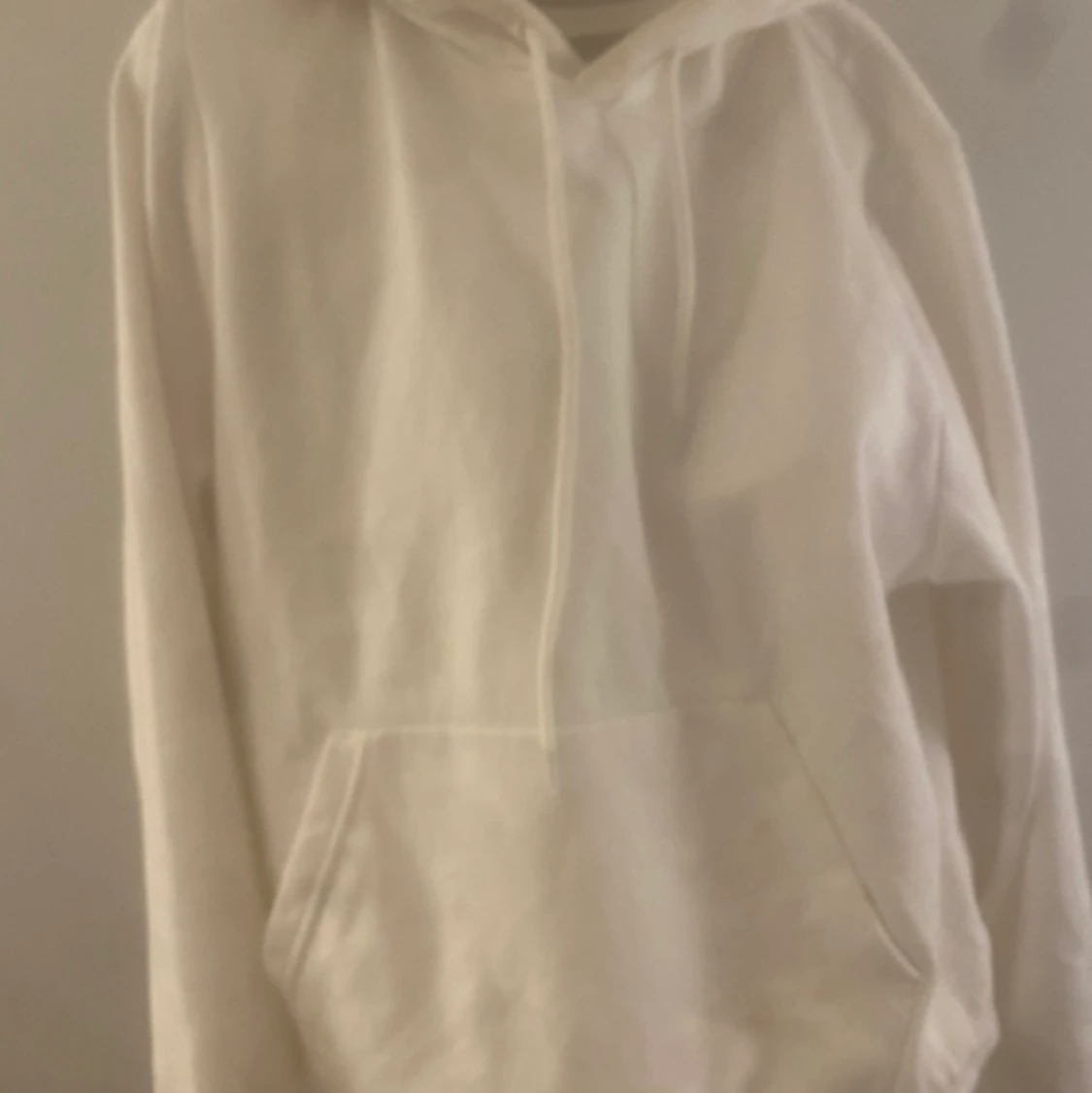 Basic vit hoodie från weekday storlek l