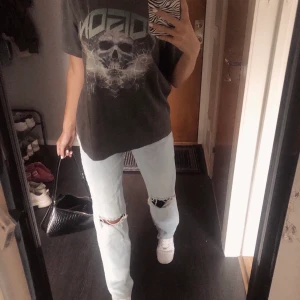 Jeans strlk 32 - Jättefina, använda en gång! 