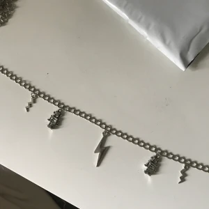 halsband - halsband i silver, reglerbart! kontakta om du vill köpa, frakt 11kr eller mötas i sthlm