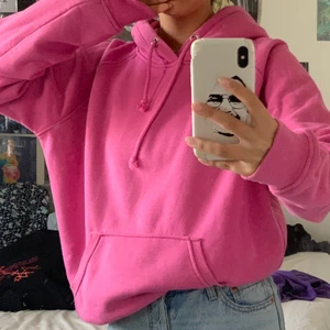 Rosa hoodie - Säljer mysigaste rosa hoodien i mycket väl skick för 150kr + frakt!!
