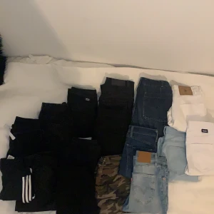 Utförsäljning av byxor! - Dem flesta är i S eller XS men finns även någon som är i M. Bara att skriva om du är intresserad av nån byxa så skickar jag bild och svarar på frågor! kostar mellan 100-250kr☺️