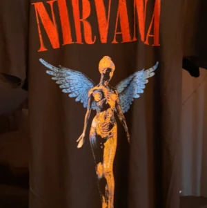Ascool Nirvana T-Shirt - Endast testad 🦄 Köpt på punkt shop 🌺