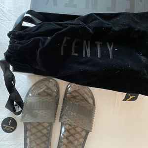 Fenty puma slides - Oanvända 