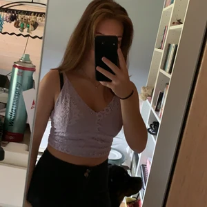 Linne storlek M - Linne i gott skick det är lite stort för mig då jag oftast har s på överkroppen:) 