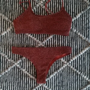 Bikini - Aldrig använd. Bara testad. Därför i ett nyskick. Storlek på överdel 36.  storlek på underdel 34.