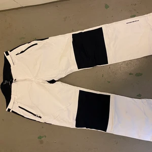 Five Seasons skidbyxor i strl 44 - Vita skidbyxor i strl 44. Fräscha och fina 