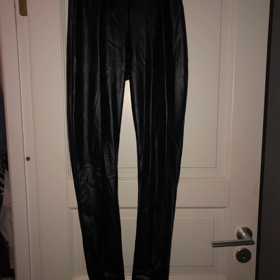 Skinnbyxor med slits, strl 34