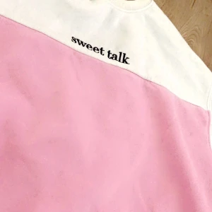 Sweatshirt från h&m⚡️😈 - Sweatshirt i storlek s, sitter ganska stort💜kan diskutera pris