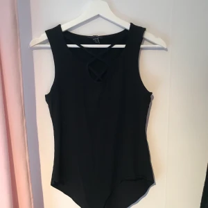 Svart body - Använd ett par gånger, inga märken