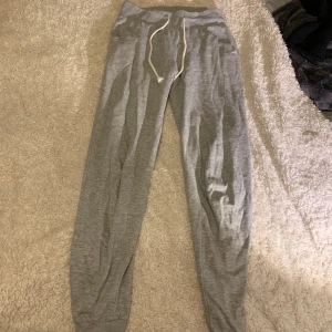 Mjukisbyxor  - Mjukisar från hm, XS men stora i storleken jag bjuder på frakten 