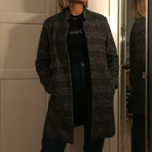 Rutig kappa - Knappt använt denna pärla, perfekt till hösten!