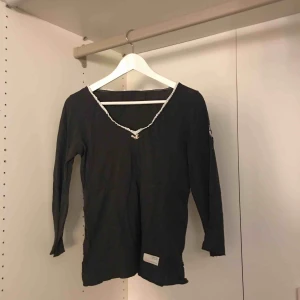  - En odd Molly tröja som är använd fåtal gånger