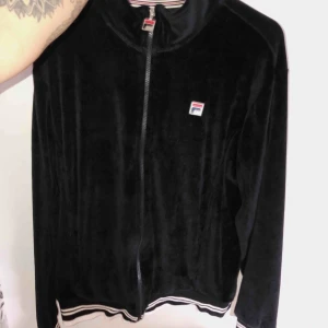  - Jättesnygg Filatröja som passar bra som oversize 