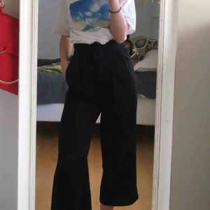  - Superfina byxor från Zara i bra skick, ganska korta i benen