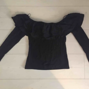  - Fin topp från h&m, använd en gång.  Frakt ingår ej!