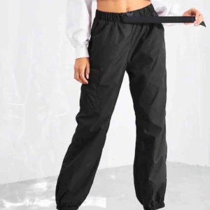  - säljer dessa trackpants som jag endast testat en gång, pga att det inte riktigt är min stil!