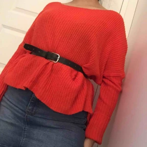  - Riktigt skön o mysig orange tröja, perfekt nu till vintern, Stylas bäst ihop med ett skärp! 