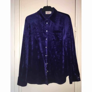  - Lång sammetsskjorta! 🔮 Möts i Hornstull eller fraktar :)