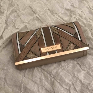  - Orättvisa bilder men bra skick! 20% går till barncancer fonden och jag skickar givetvis bevis på detta 