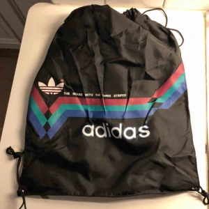  - Stringbag från adidas