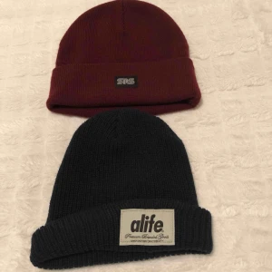  - Mössa från Alife och Sneakersnstuff. 100 kronor styck.