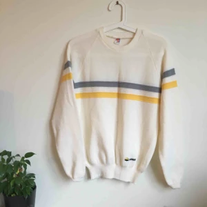  - Ulltröja köpt second hand.  Mötes upp i Göteborg eller skickas. Frakt 40kr tillkommer.