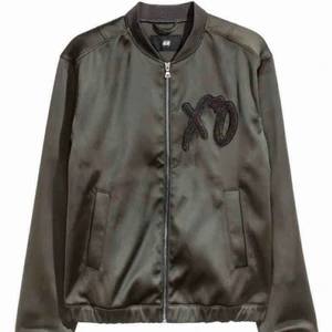  - En the weekend bomber jacka som jag säljer pga att jag inte har användning av den, fick den i present.