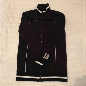  - Jacka från Fenty Puma (Rihanna). Möts upp i Stockholm eller postar, köparen står för frakt.