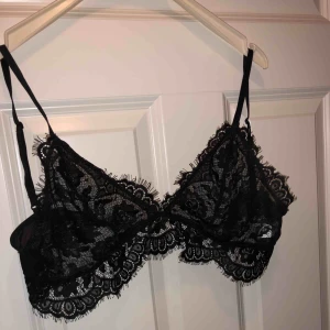  - Bh/topp från naked som säljes då den tyvärr är för liten! Den är endast testad och är i nyskick! Tar betalning via swish och fraktar mot betalning! 