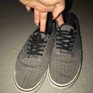  - Nästan helt oanvända skor från gravis