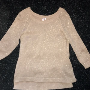  - Shiny gold/tan knitted sweater from Penshoppe | Fits M/L | Meet ups in Sthlm/ post not included in price ✨