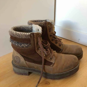  - Timberlands köpta för ett år sen, värde 2000 kr. I gott skick :)