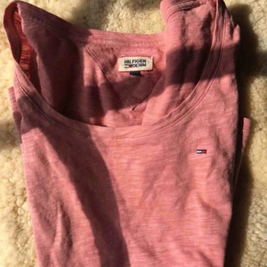  - Hilfiger T-shirt  Passar mig som är en S