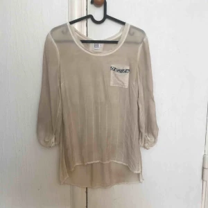  - Top från Saint Tropez knappt används de va inte min stil, skulle säga XS-S beror på hur man vill att den ska bäras.  Pris kan alltid diskuteras🙏🏼 FRAKT INGÅR