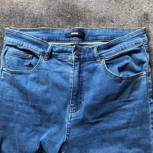 Knappt använda jeans från Bikbok (Alexia)