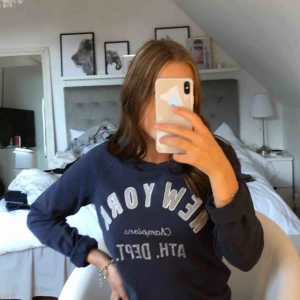  - College tröja från ginatricot