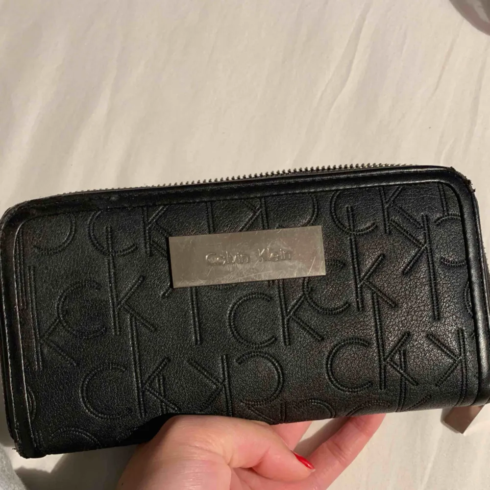 Använd men väldigt fin plånbok från Calvin Klein. Accessoarer.