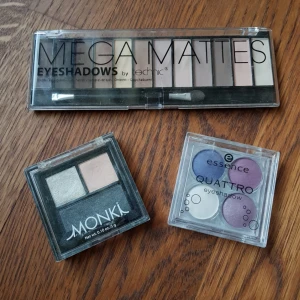  - Några palettes, använda några ggr bara. 1 st för 20, alla 3 för 50! Frakt betalas av köparen eller så kan vi träffas vid centralen eller täby 