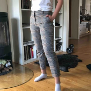  - Skitsnygga rutiga kostymbyxor från hm. Knappt använda och i bra skick. Köparen står för frakt👍🏼