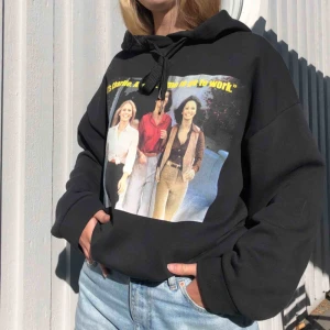  - Cool hoodie från Zara. Skönt material. Köparen står för frakt👍🏼