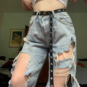  - 👖Ripped Jeans!👖180kr. Storlek: L (men sitter bra med ett åtsittande skärp) Finns att hämta i Lund eller Malmö i Skåne, annars ingår frakt💖