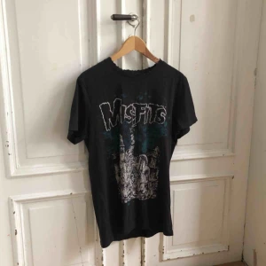  - Misfits. Nyskick. Distressed look