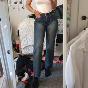  - Coola och annorlunda jeans i lite vintage stil😊