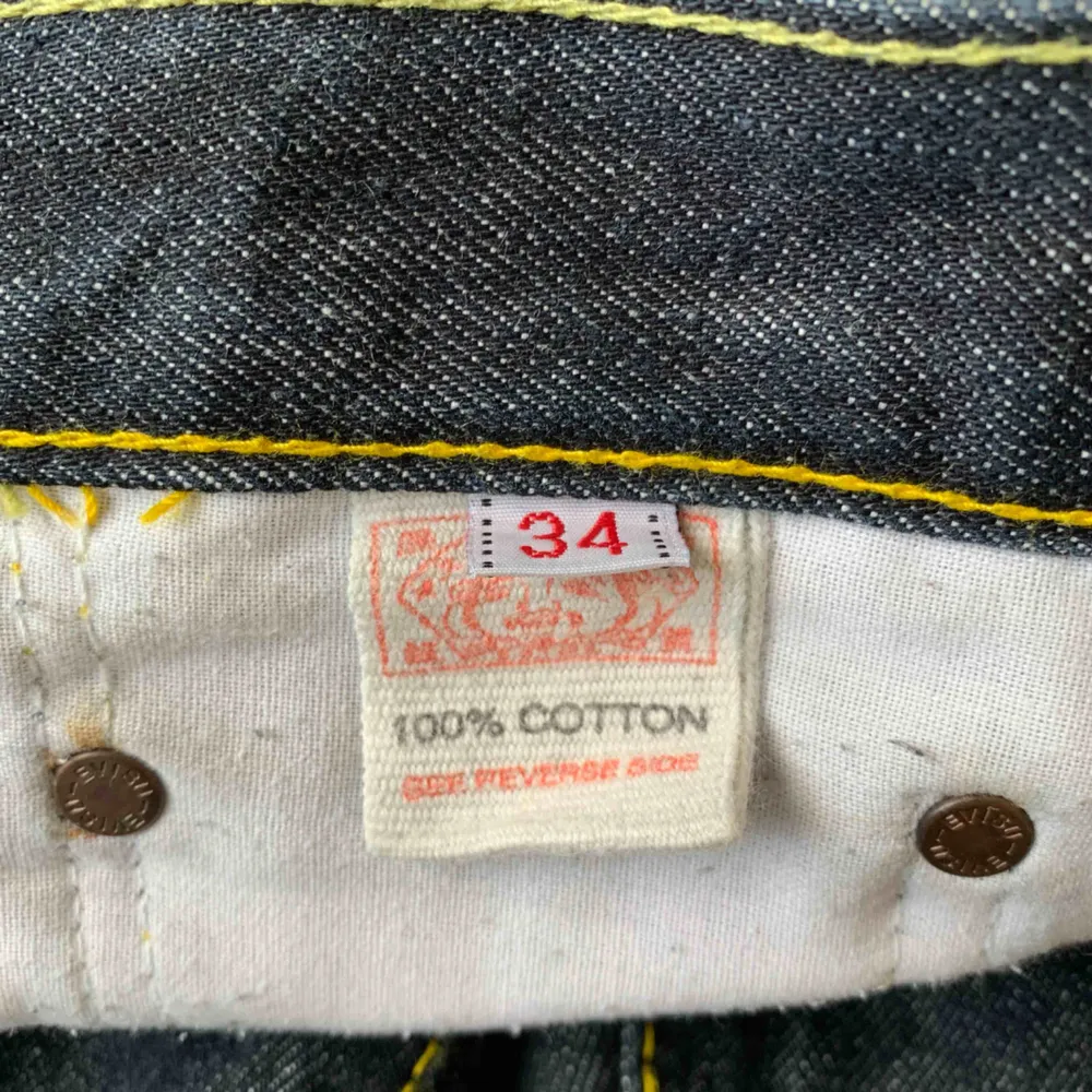 Vintage Evisu jeans i storlek 34, mycket bra skick för att vara vintage. Jeans & Byxor.