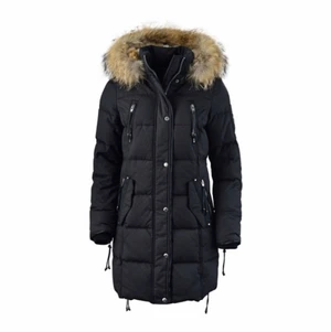 Rock and Blue, S - En rock and blue vinterjacka i storlek S som köptes för 4300 säljs för 3000 eftersom den är i bra form och använts i två vintras. Pälsen är inte äkta och det kommer utan trådarna på jacka eftersom det var snyggare utan. Jätte bra jacka för vintern och håller bra värme i kylan. 