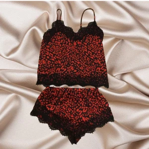Set - Rött leopardmönstrat set med sovkläder😍