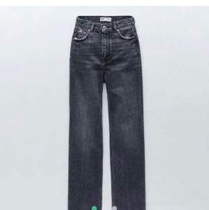 Säljer mina populära zara jeans som aldrig användts pga fel storlek. Helt nya med lapp kvar! Super fina och sköna. Kontakta mig för fler bilder! ☺️🌸
