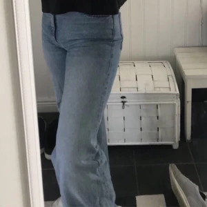 Yoko blue jeans - Svin snygga jeans från monki i storlek 30! Nydligen köpta och knappt använda;) Skriv för frågor eller fler bilder! Pris 150kr + frakt!
